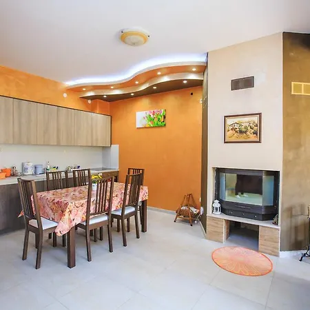 Πανσιόν Kaltsunova House 2*