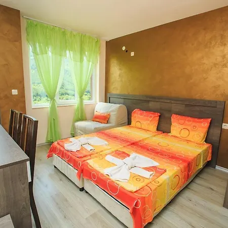 Kaltsunova House 2* Σαντάνσκι