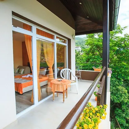 Kaltsunova House 2*